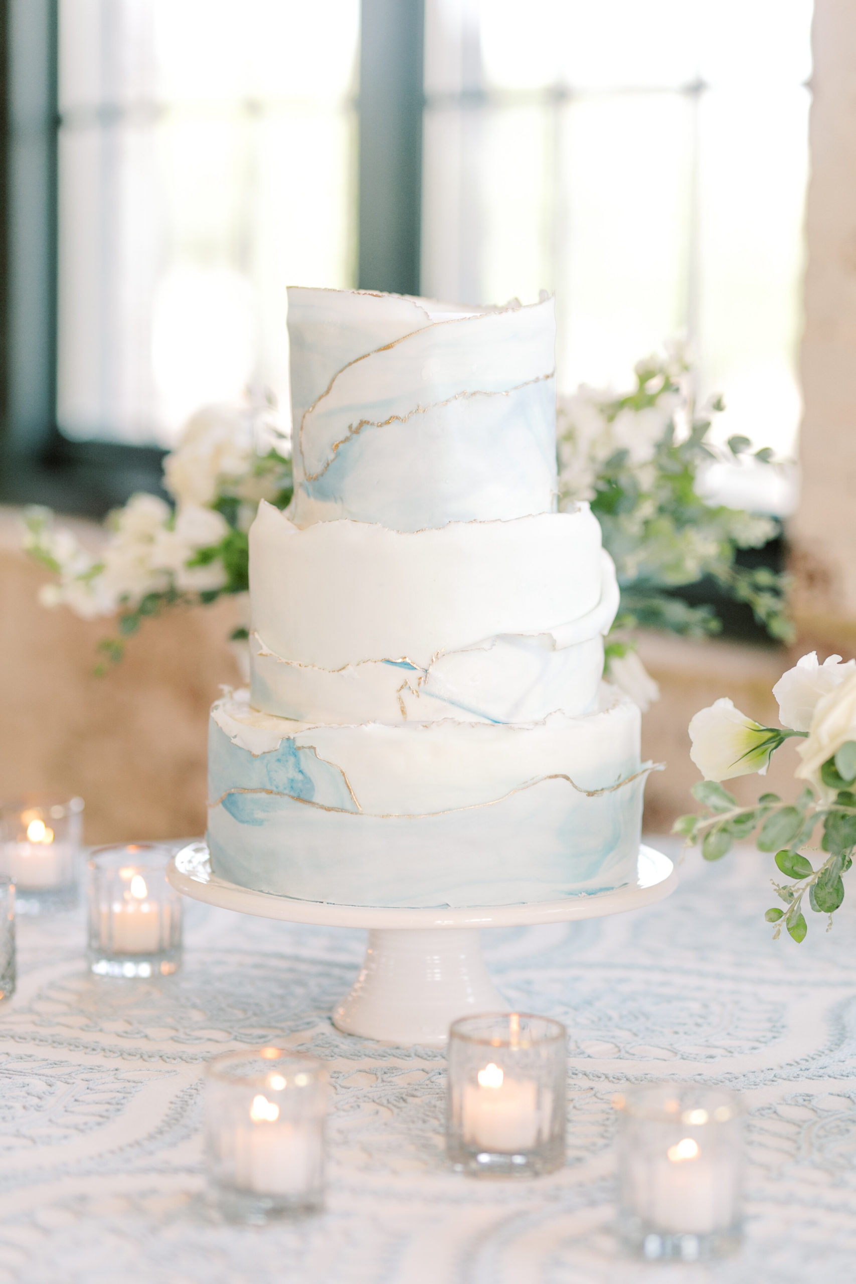 Cake by The Cedar Room / Photo by Jenna Marie Weddings